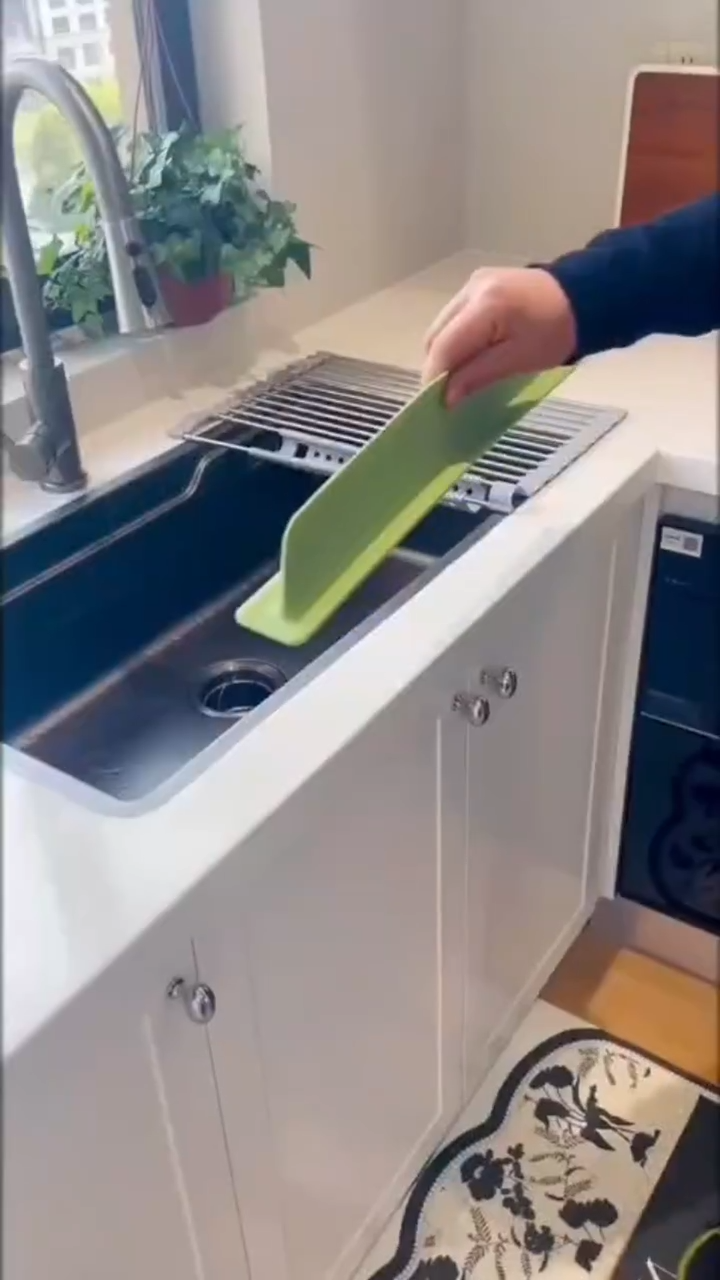 Anti-Spill Silicone Sink Guard